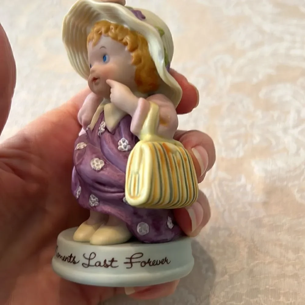 Vintage Avon 1983 “Cherished moments last forever” porcelain figurine EVC